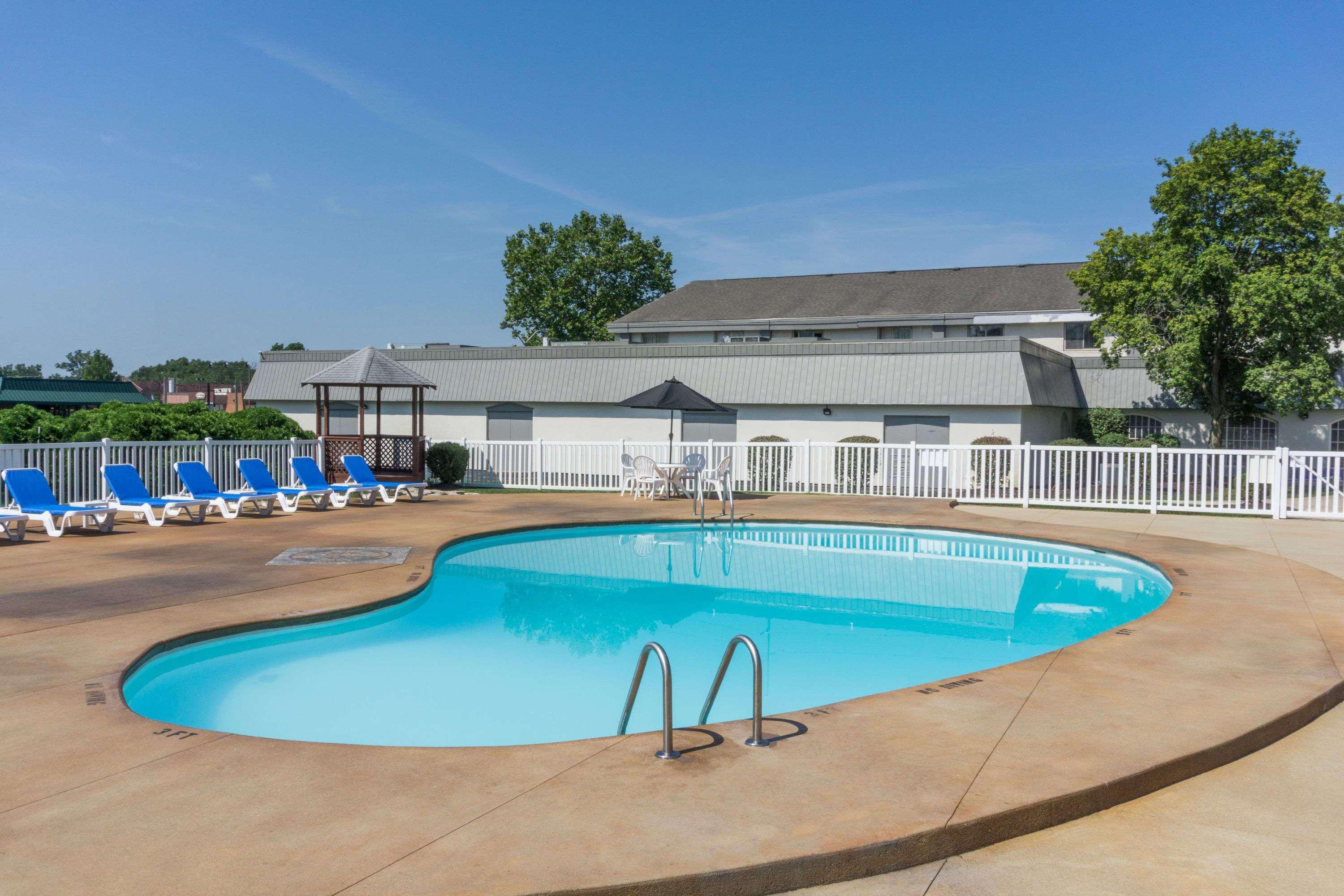 Days By Wyndham East Airport Hotel