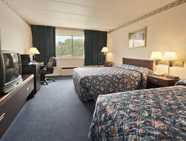 Days By Wyndham East Airport Hotel 2*