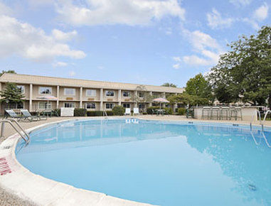 Hotel Days By Wyndham East Airport