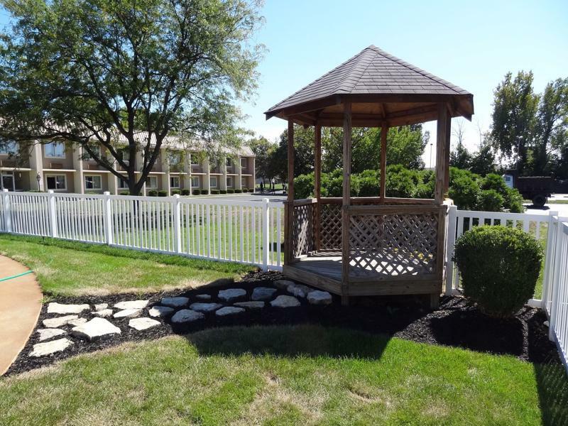 Hotel Days By Wyndham East Airport 2*