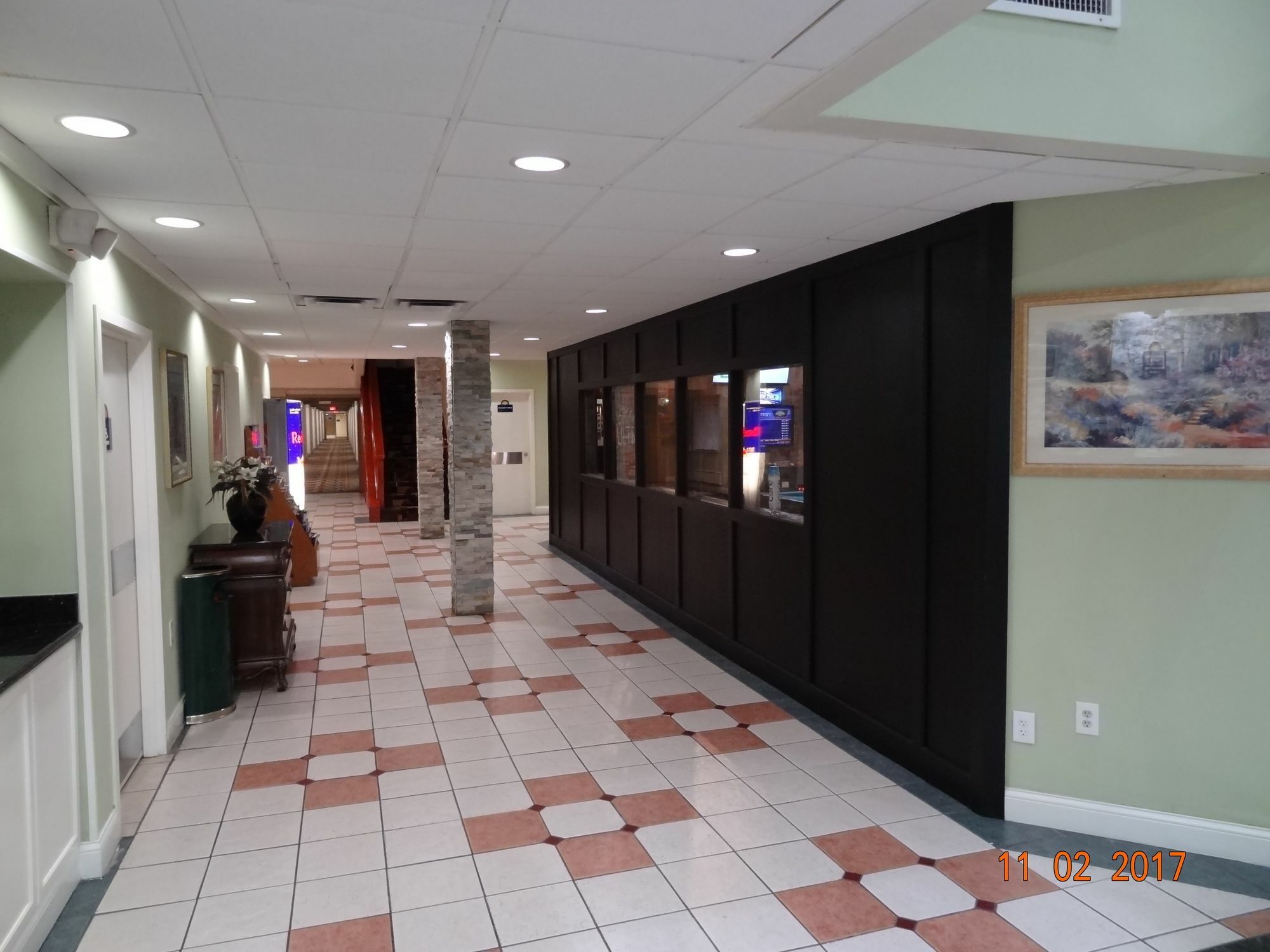 Hotel Days By Wyndham East Airport 2*