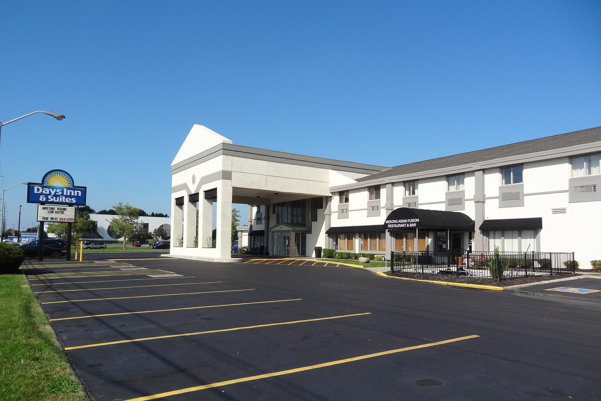 Days By Wyndham East Airport