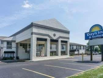 Days By Wyndham East Airport 2*